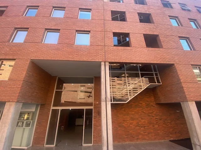 D_NQ_NP_2X_652988-MLC73410904558_122023-F-luminosa-e-impecable-oficina-a-pasos-del-parque-arauco