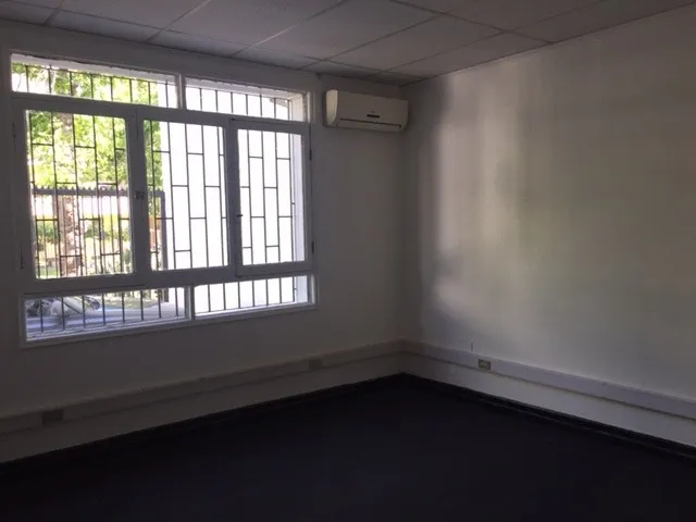 D_NQ_NP_2X_707389-MLC89507836046_082025-F-clasica-casa-oficina-en-venta-valenzuela-castillo