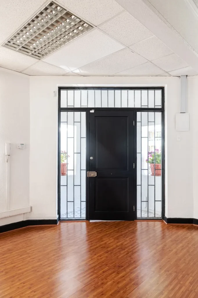 D_NQ_NP_2X_760711-MLC89877219525_082025-F-clasica-casa-oficina-en-venta-valenzuela-castillo