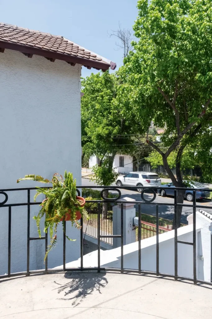 D_NQ_NP_2X_788448-MLC89877546721_082025-F-clasica-casa-oficina-en-venta-valenzuela-castillo