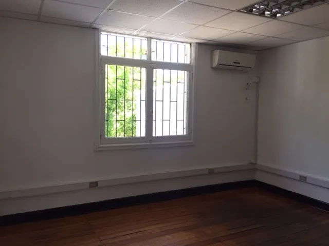 D_NQ_NP_2X_988375-MLC89877595663_082025-F-clasica-casa-oficina-en-venta-valenzuela-castillo